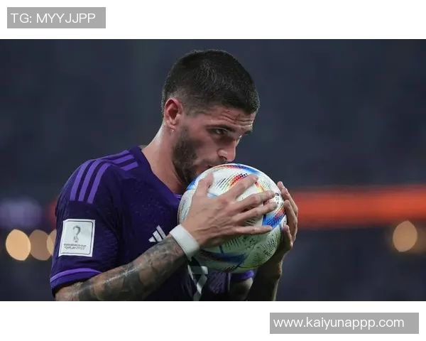 德保罗晒世界杯夺冠三周年纪念照身披球网叼雪茄感慨一切都值得 德保罗晒世界杯夺冠三周年纪念照身披球网叼雪茄感慨一切都值得