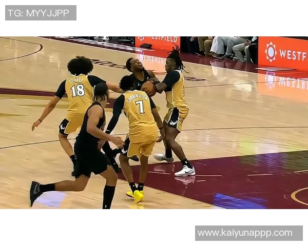 米切尔第三节伤退仅得15分2板2助球迷心痛不已遗憾难忍 米切尔第三节伤退仅得15分2板2助球迷心痛不已遗憾难忍